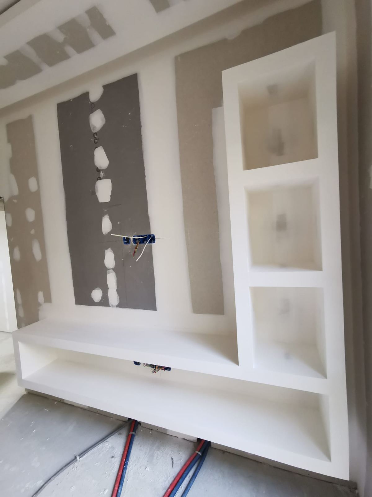 Cloison décorative sur-mesure avec niches